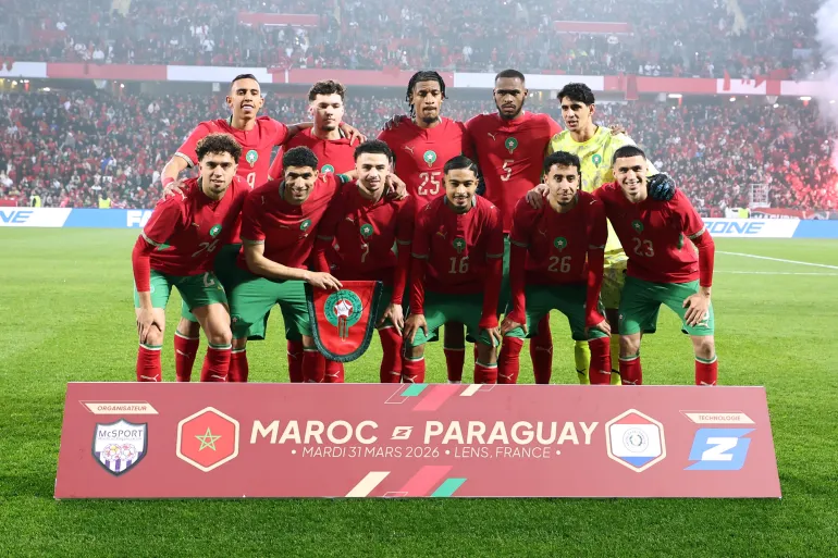 يدخل منتخب المغرب منافسات كأس العالم 2026 وهو محاط بتطلعات كبيرة وضغوط مختلفة عما عاشه قبل أربعة أعوام في مونديال قطر، بعدما تحول من منتخب مفاجئ إلى أحد أبرز المرشحين لصناعة الحدث في النسخة المقبلة.