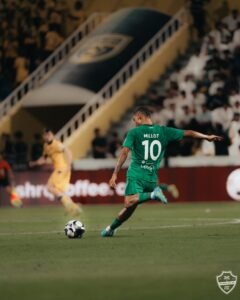الأهلي يستضيف الفتح في مواجهة مصيرية لمواصلة حلم المنافسة على لقب دوري روشن
