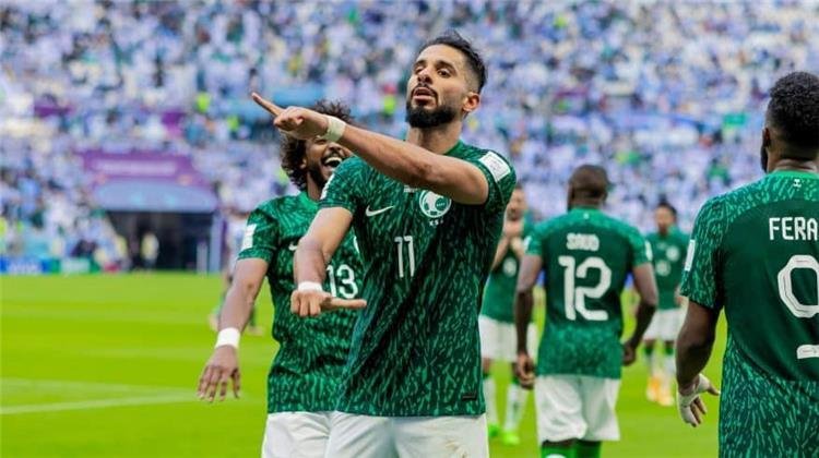أكد مهاجم المنتخب السعودي صالح الشهري أهمية المرحلة الحالية من إعداد الأخضر قبل انطلاق منافسات كأس العالم 2026، مشيراً إلى أن المنتخب أنهى المرحلة الأولى من البرنامج التحضيري وبدأ التركيز على المرحلة الأهم قبل دخول غمار البطولة العالمية.وأوضح الشهري أن الجهاز الفني واللاعبين يتطلعون لتحقيق أكبر استفادة ممكنة من المباراتين الوديتين المتبقيتين قبل انطلاق المونديال، من أجل الوصول إلى أعلى درجات الجاهزية الفنية والبدنية.