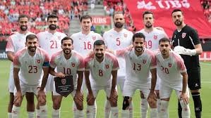 أعلن المغربي جمال السلامي، المدير الفني للمنتخب الأردني، القائمة النهائية التي ستشارك في نهائيات كأس العالم 2026، في مشاركة تاريخية تُعد الأولى في مسيرة “النشامى” بالمونديال، الذي تستضيفه الولايات المتحدة وكندا والمكسيك.وضمت القائمة النهائية 26 لاعباً، اختارهم الجهاز الفني بعد مرحلة من المتابعة والتقييم، استعداداً لخوض أكبر تحدٍ في تاريخ الكرة الأردنية.