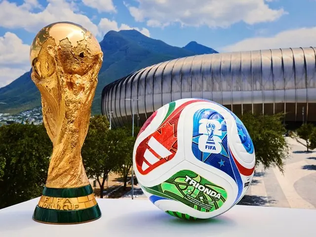 تتحول بطولة كأس العالم دائماً إلى منصة كبرى لظهور النجوم الجدد، حيث يجد اللاعبون الشباب فرصة مثالية لتقديم أنفسهم أمام العالم، وإثبات قدراتهم في أكبر حدث كروي على الإطلاق. وعلى مدار التاريخ، شهد المونديال بروز أسماء تحولت لاحقاً إلى أساطير، مثل بيليه، ومايكل أوين، وكيليان مبابي، وغيرهم من المواهب التي خطفت الأنظار في سن مبكرة.