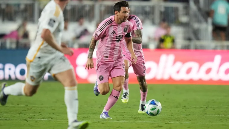 lionel-messi-in-action-during-the-inter-miami-vs-la-galaxy-mls-game-1755410416332-16_9